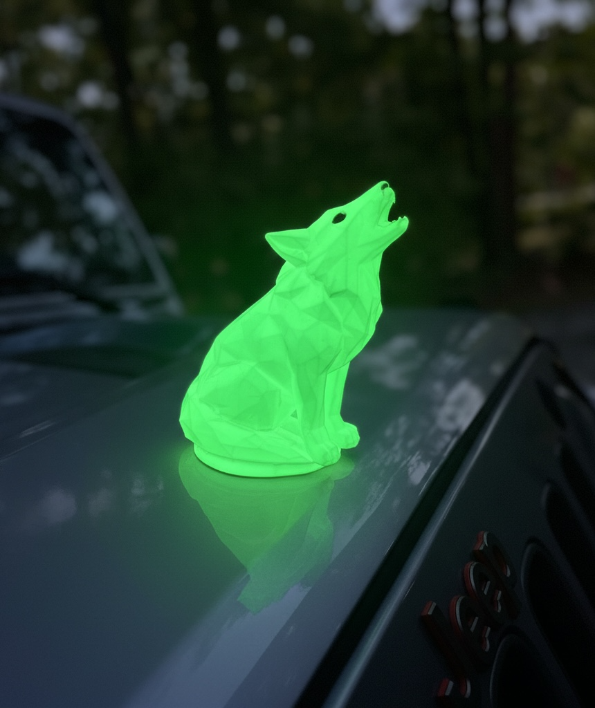 Howling Wolf Edge Series – Magnetic Car Ornament